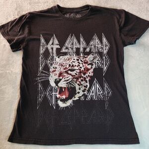 Def Leppard 2022 Gray Tshirt With Graphic Size Small